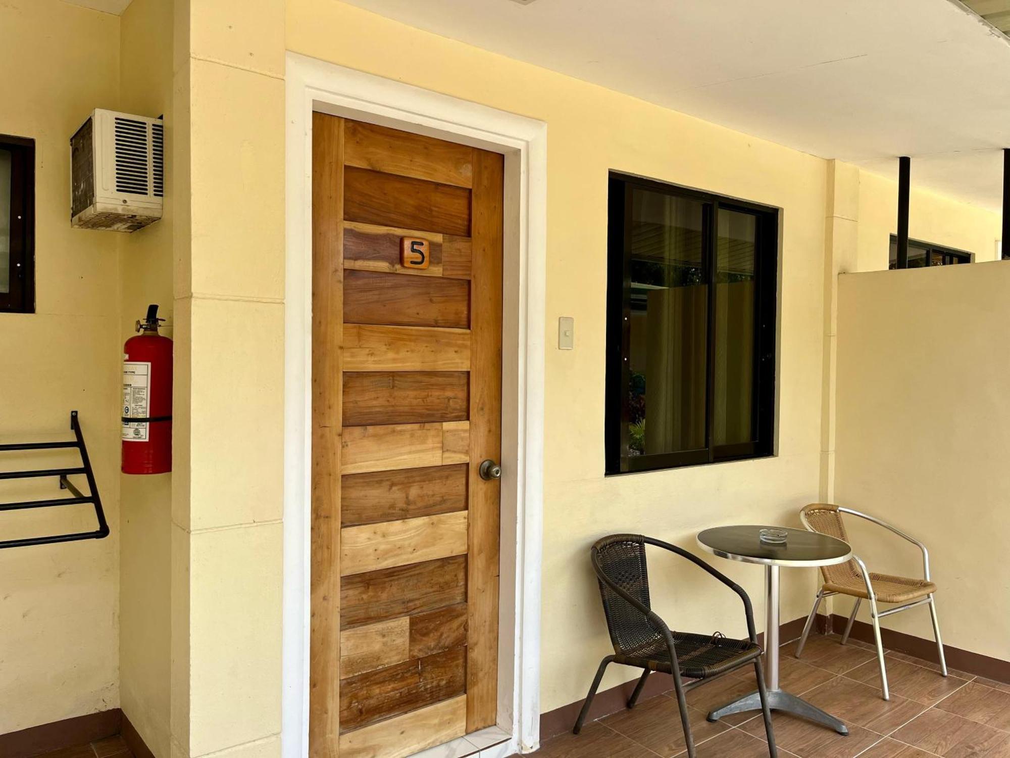 Midnite Inn Panglao Island Exterior photo